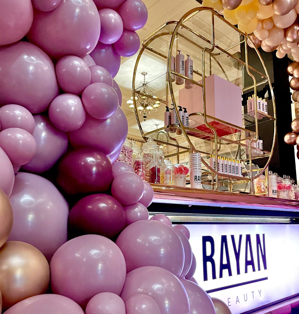 Juicy berry hues with accents of gold for this tv beauty photoshoot 🍇
.
#setdecor #largescaledecor
#onlocation #luxurybackdrops #tvprops #setbackdrops #beautybackdrop 
#londonevents #balloongarland #corporateevents #officedecor #brandedballoons #balloonarch 
#luxuryballoondecor