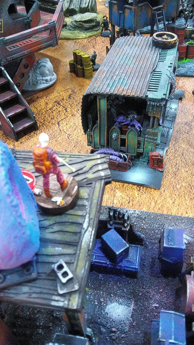 Habemus_Ludum's tweet photo. #quedadashabemusludum 
Ayer noche, @Punkapocalyptic 
Nuestro powermonguer Jarl dándole el gusto a @flautaman666 de que pruebe la #subfaccion del #VReich de #Fuerte #Thule 
Eva y Uno no pudieron con los #mutardos , pero a punto estuvieron.
#badrollgames #apocalyptic #wargaming https://t.co/gZ8qr3nkTG
