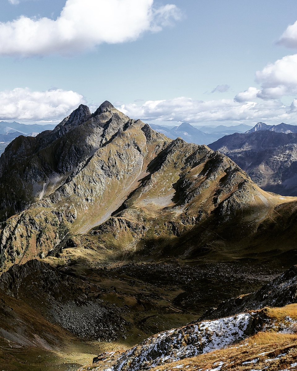 ungetuemlaeufe's tweet photo. Wir fragen wieder: SCHNEEFREI WANN? 

#kut80 #karnischesungetuem #karnischerhöhenweg #myosttirol #ultralaufen #ultrarunning #laufen #trailrunning #trails #mountainlove #mountains #trailrunningaustria #trailrunninggermany #viewslikethese https://t.co/I0LM81mHRq