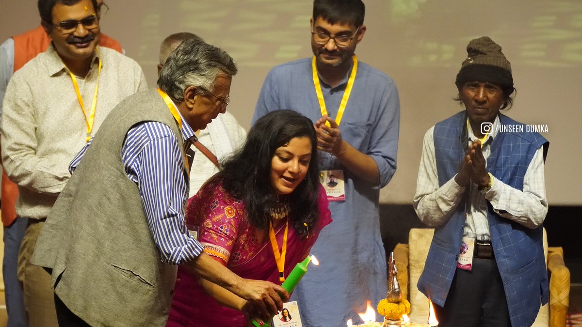 losttrailsss's tweet photo. Glimpse of Dumka State Library Literature Festival 2023 ✨
@DumkaDc @HemantSorenJMM https://t.co/FI7pnVWoiA