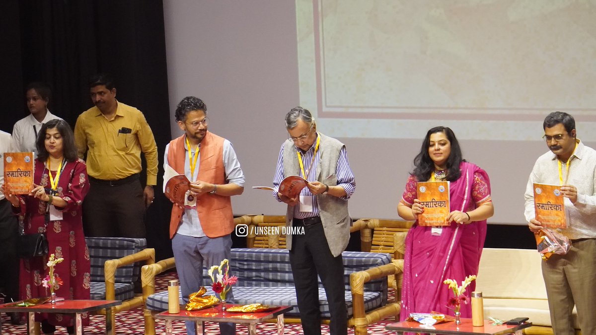 losttrailsss's tweet photo. Glimpse of Dumka State Library Literature Festival 2023 ✨
@DumkaDc @HemantSorenJMM https://t.co/FI7pnVWoiA