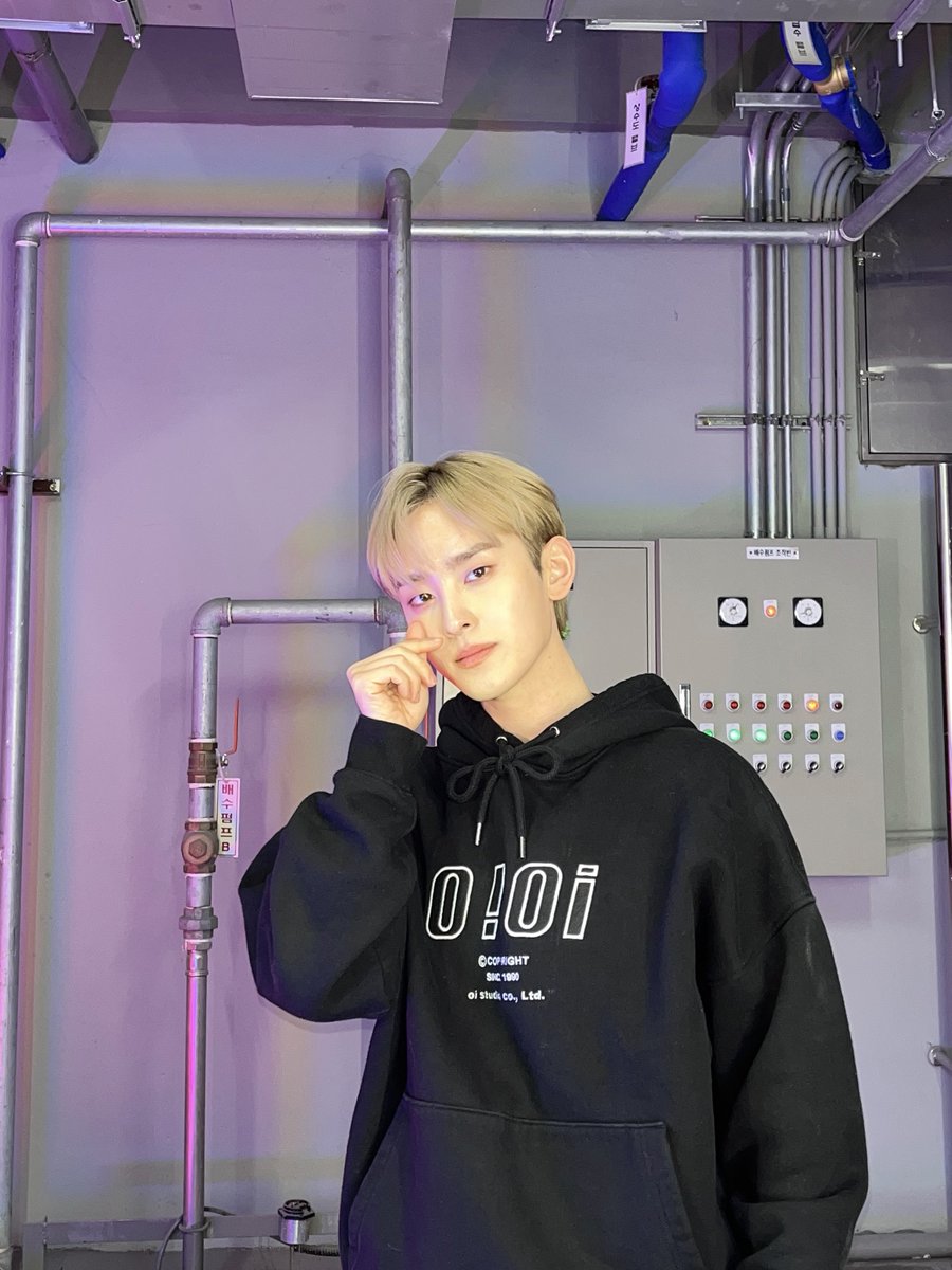 XODIACOfficial's tweet photo. 'CALLING' TIKTOK CHALLENGE
BEHIND PHOTOS 📸

#XODIAC #소디엑 #CALLING #콜링 #XODIAC_CALLING #CALLING_Challenge
#LEX #렉스 #HYUNSIK #현식 
#OCJNEWBIES #ONECOOLJACSO https://t.co/M7LdJIPwXw