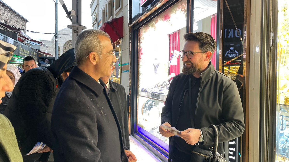 milletpartisi's tweet photo. Sayın Genel Başkanımız Cuma Nacar Bursa Kapalı Çarşı’da ziyaretlerde bulundu, esnafımızla sohbet etti https://t.co/Msap8OYzwg