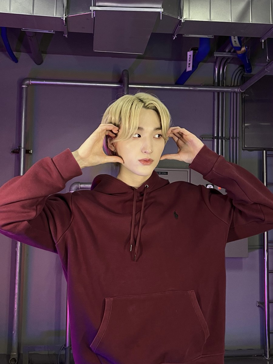 XODIACOfficial's tweet photo. 'CALLING' TIKTOK CHALLENGE
BEHIND PHOTOS 📸

#XODIAC #소디엑 #CALLING #콜링 #XODIAC_CALLING #CALLING_Challenge
#BEOMSOO #범수 #WAIN #웨인 
#OCJNEWBIES #ONECOOLJACSO https://t.co/FJR8HrXox5