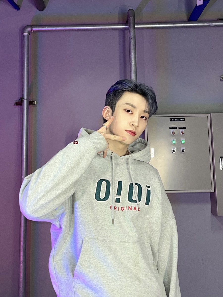 XODIACOfficial's tweet photo. 'CALLING' TIKTOK CHALLENGE
BEHIND PHOTOS 📸

#XODIAC #소디엑 #CALLING #콜링 #XODIAC_CALLING #CALLING_Challenge
#BEOMSOO #범수 #WAIN #웨인 
#OCJNEWBIES #ONECOOLJACSO https://t.co/FJR8HrXox5