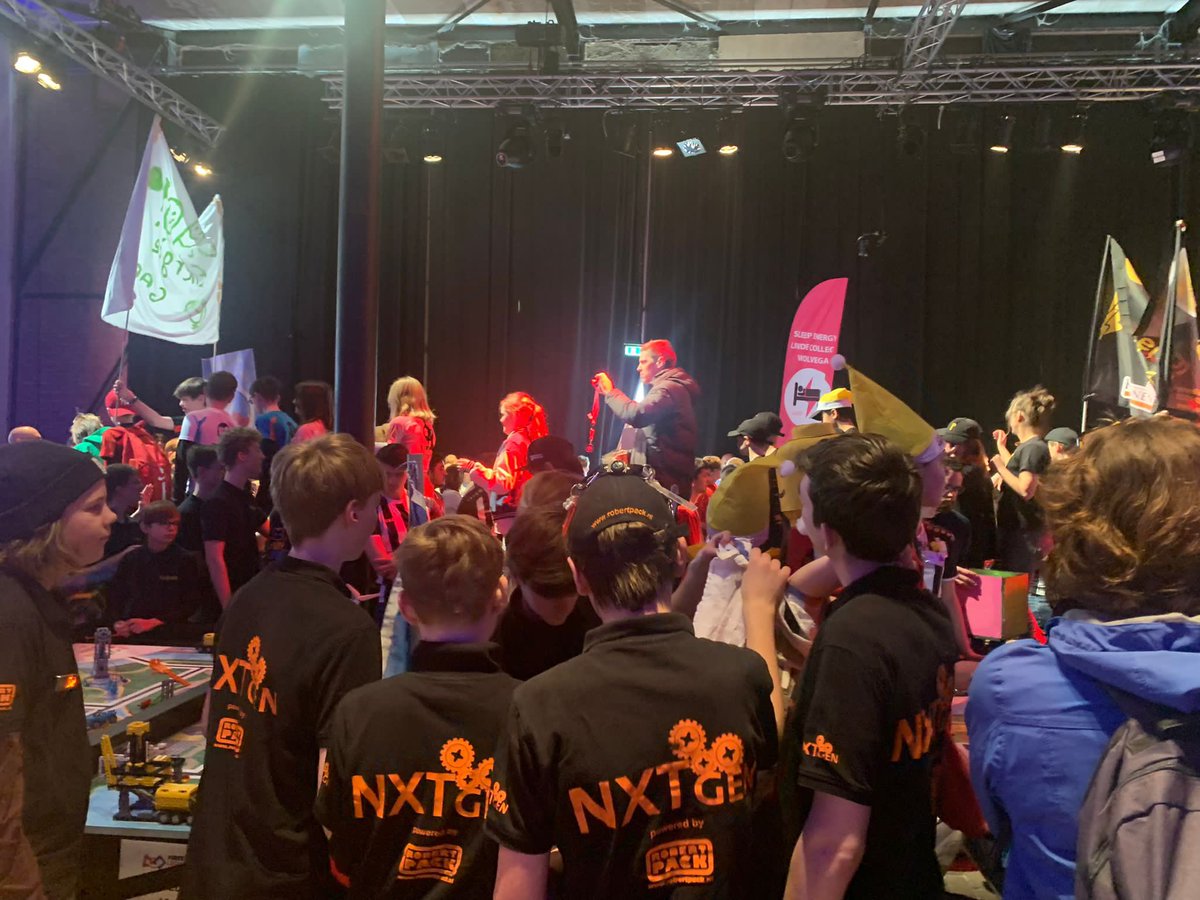 Openingsceremonie van de landelijke finale van de FIRST LEGO League. #FLLNL #FIRSTLEGOLeagueNL #FIRSTLEGOLeague #SUPERPOWERED #robotica #delft #lijmencultuur