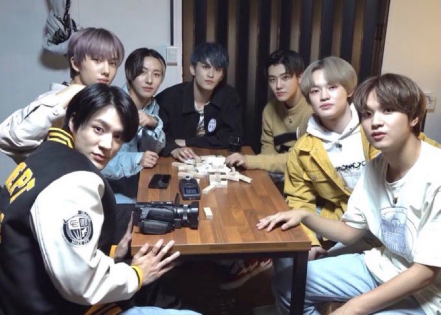 retrockstar's tweet photo. nct dream pics where they aren’t idols, they’re just a friend group that loves taking pictures

— a thread👻 https://t.co/SkUlMypgIb