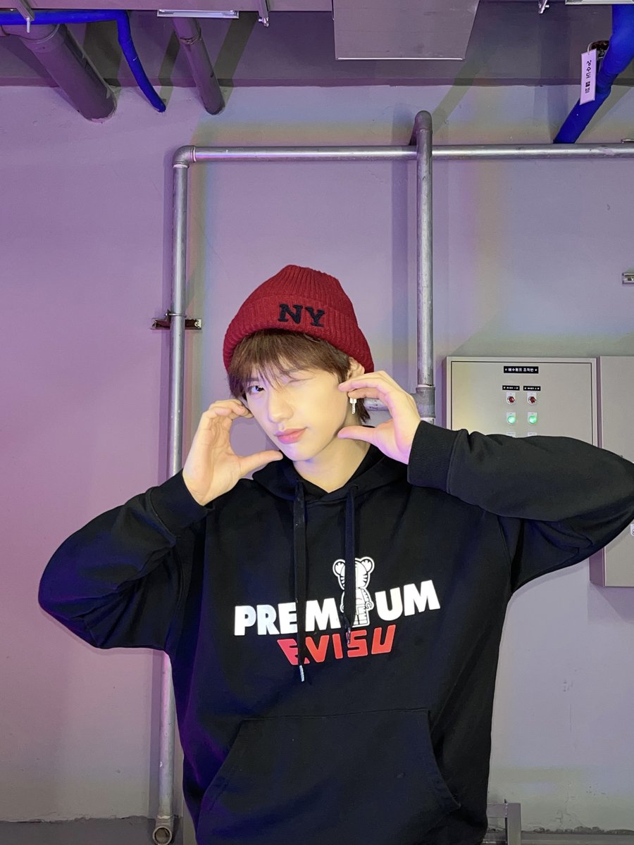XODIACOfficial's tweet photo. 'CALLING' TIKTOK CHALLENGE
BEHIND PHOTOS 📸

#XODIAC #소디엑 #CALLING #콜링 #XODIAC_CALLING #CALLING_Challenge
#SING #씽 #DAVIN #다빈
#OCJNEWBIES #ONECOOLJACSO https://t.co/Rxs2PASeqN