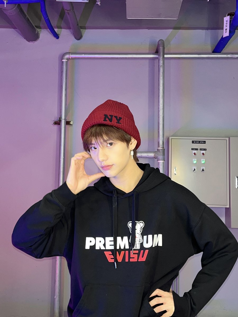 XODIACOfficial's tweet photo. 'CALLING' TIKTOK CHALLENGE
BEHIND PHOTOS 📸

#XODIAC #소디엑 #CALLING #콜링 #XODIAC_CALLING #CALLING_Challenge
#SING #씽 #DAVIN #다빈
#OCJNEWBIES #ONECOOLJACSO https://t.co/Rxs2PASeqN