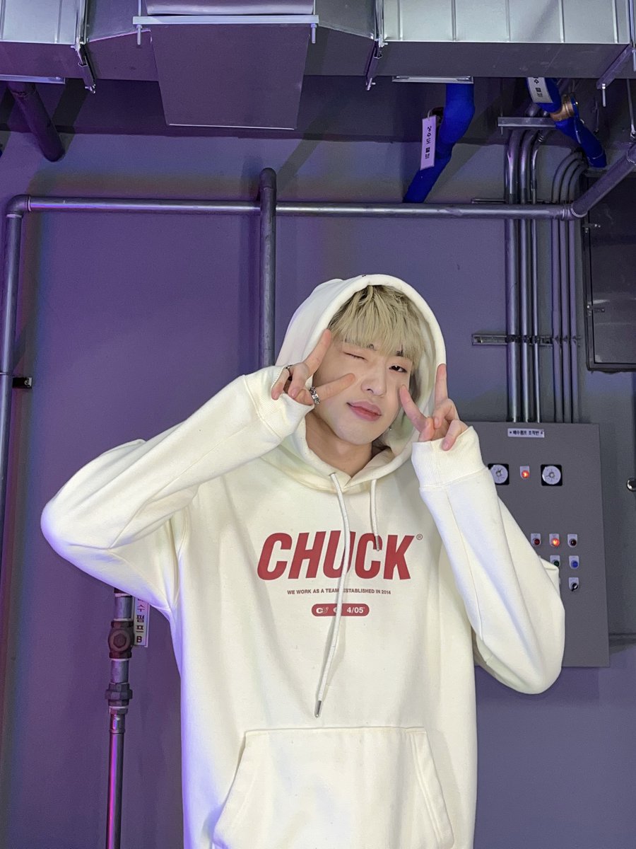 XODIACOfficial's tweet photo. 'CALLING' TIKTOK CHALLENGE
BEHIND PHOTOS 📸

#XODIAC #소디엑 #CALLING #콜링 #XODIAC_CALLING #CALLING_Challenge
#SING #씽 #DAVIN #다빈
#OCJNEWBIES #ONECOOLJACSO https://t.co/Rxs2PASeqN