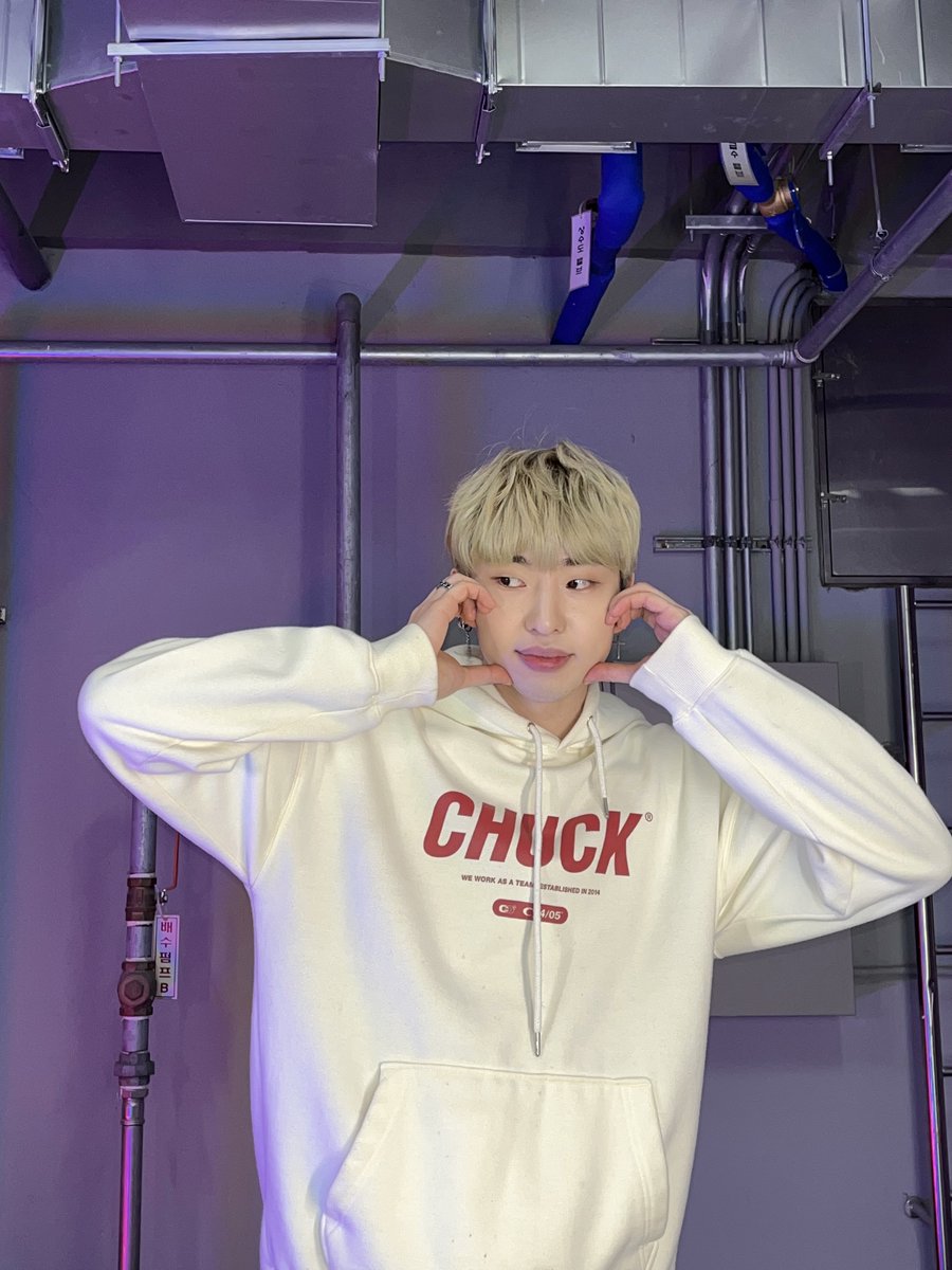 XODIACOfficial's tweet photo. 'CALLING' TIKTOK CHALLENGE
BEHIND PHOTOS 📸

#XODIAC #소디엑 #CALLING #콜링 #XODIAC_CALLING #CALLING_Challenge
#SING #씽 #DAVIN #다빈
#OCJNEWBIES #ONECOOLJACSO https://t.co/Rxs2PASeqN