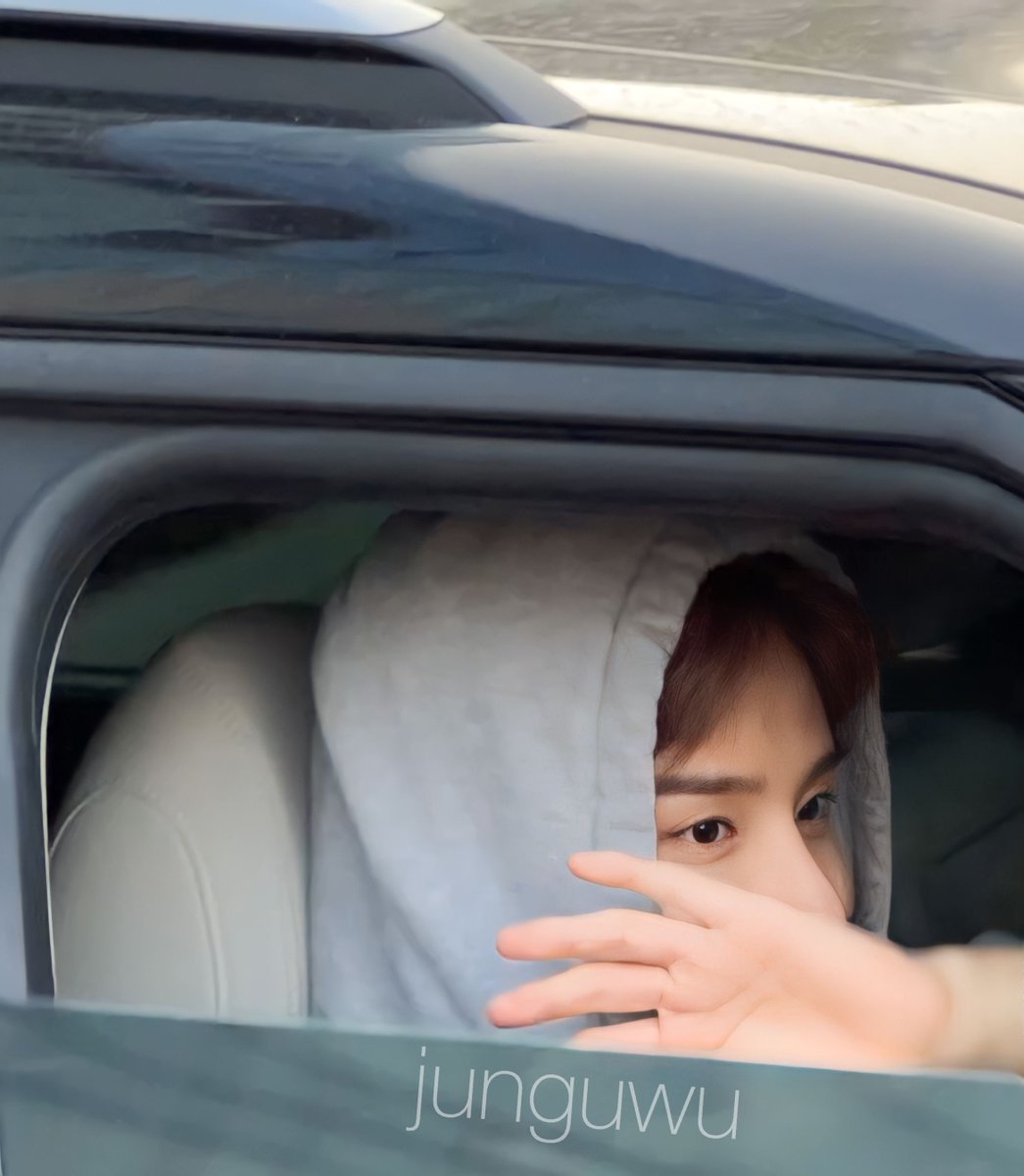 230318 음중 퇴근

눈이랑 콧대만 보이더라도 너무 이뻐 우리 애깅 ;; 🥺

#정우 #JUNGWOO