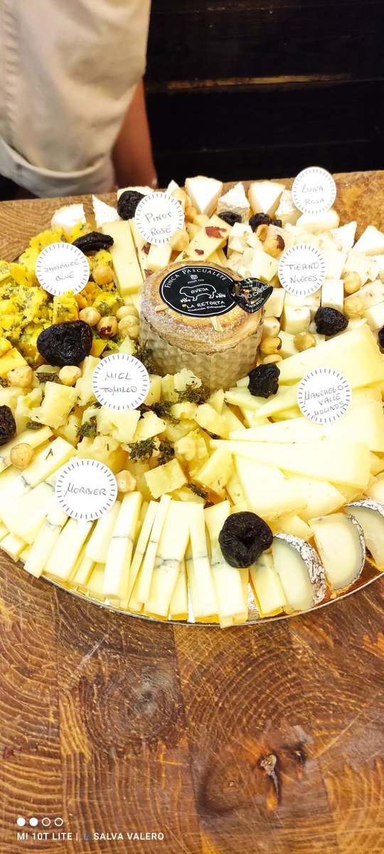 mastercheesesvd's tweet photo. Nuestras #TablasdeQueso el mejor regalo para el #DiaDelPadre !! @MCHM_Chamartin #Tegustaelqueso https://t.co/axJfePNLwe
