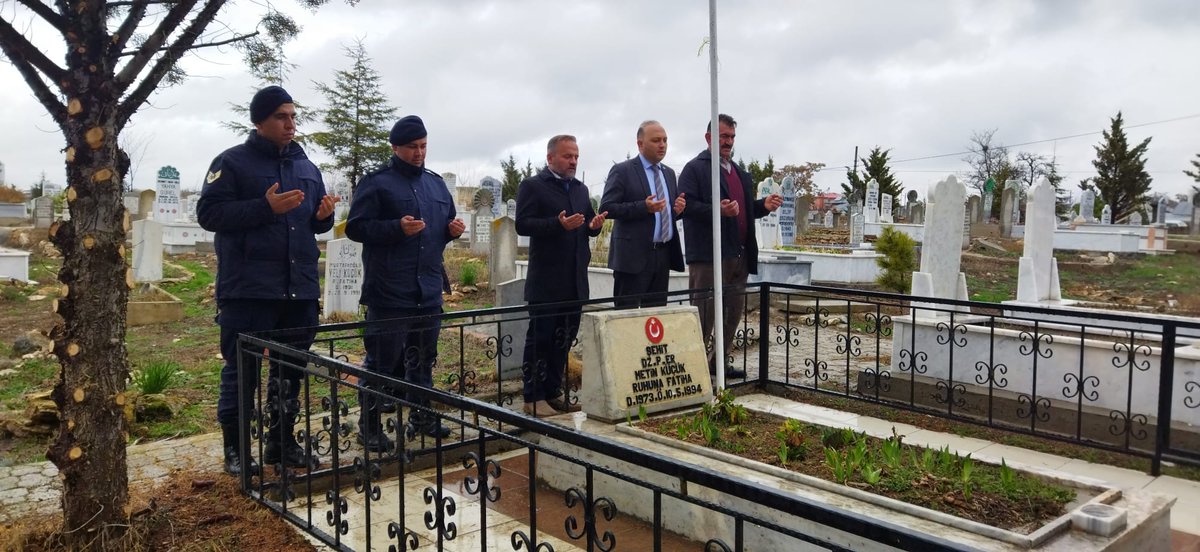 TC_Sarayonu's tweet photo. 18 Mart Şehitleri Anma Günü ve Çanakkale Deniz Zaferi'nin 108’nci Yıl Dönümü Törenle Kutlandı.
https://t.co/m6C6qwOMvg https://t.co/7UNNAtucpI