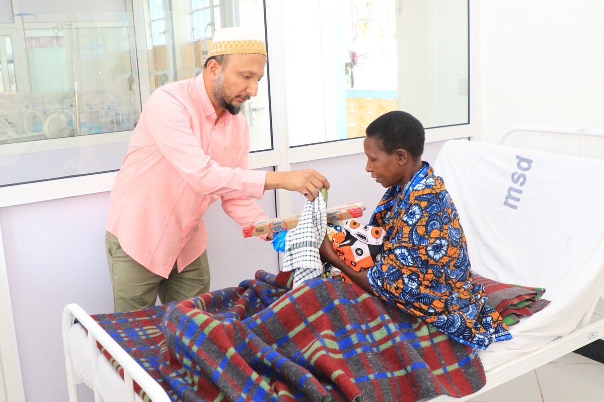 Bohras_EAfrica's tweet photo. Commendable effort from @dawoodi_bohras of #Arusha who observed #CancerMonth in February by donating daily essential items to Mount Meru Hospital, a regional Government institution. https://t.co/uZvtjaKJe4