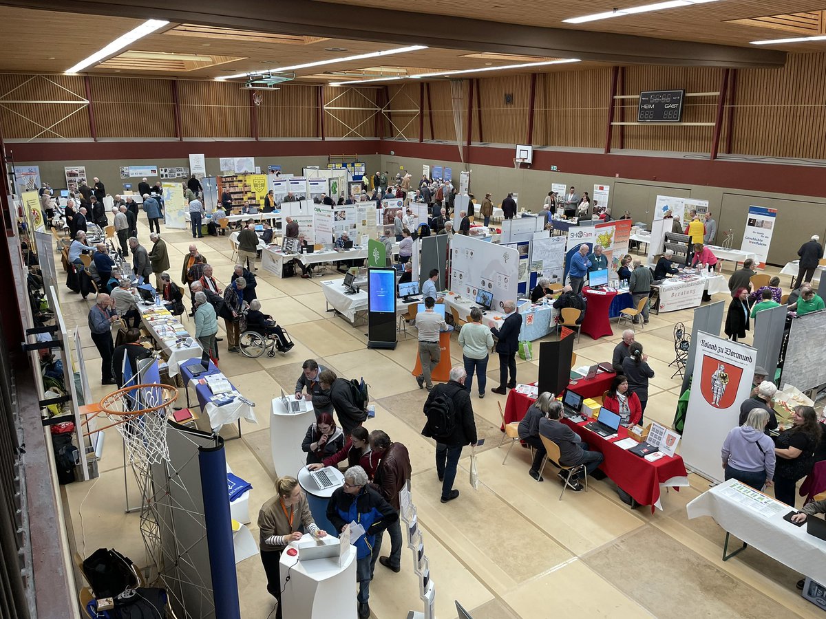 ogf_ahnen's tweet photo. Die Oldenburgische Gesellschaft für Familienkunde e.V. ist beim 10. Westfälischen Genealogentag in Altenberge mit einem Stand vertreten. Wir freuen uns auf zahlreiche Besucher. #10WGT23 https://t.co/040R7kjRHD