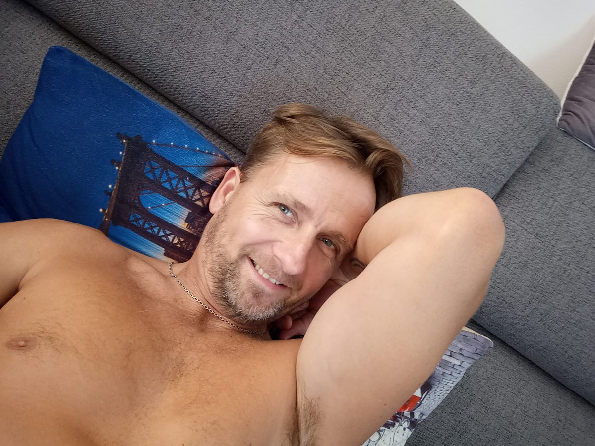 tomhardic's tweet photo. I cordially invite you to my room for a cumshow💋
https://t.co/cKyBQd4RUJ https://t.co/uggAcqozeL