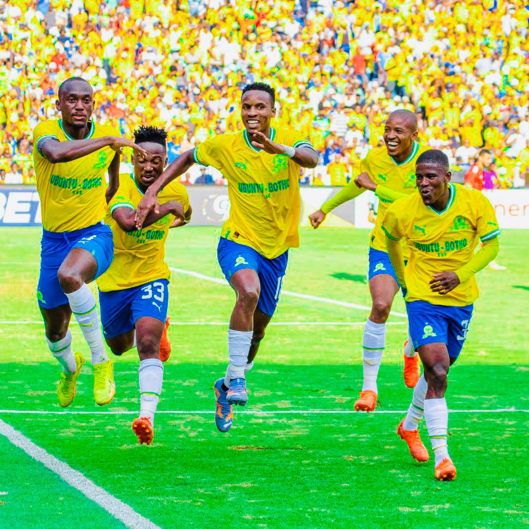IERFRM's tweet photo. Al Ahly fans begging Mamelodi Sundowns to win has to be one of the greatest moments in CAFCL.
#Sundowns https://t.co/O1hBLCW6yQ