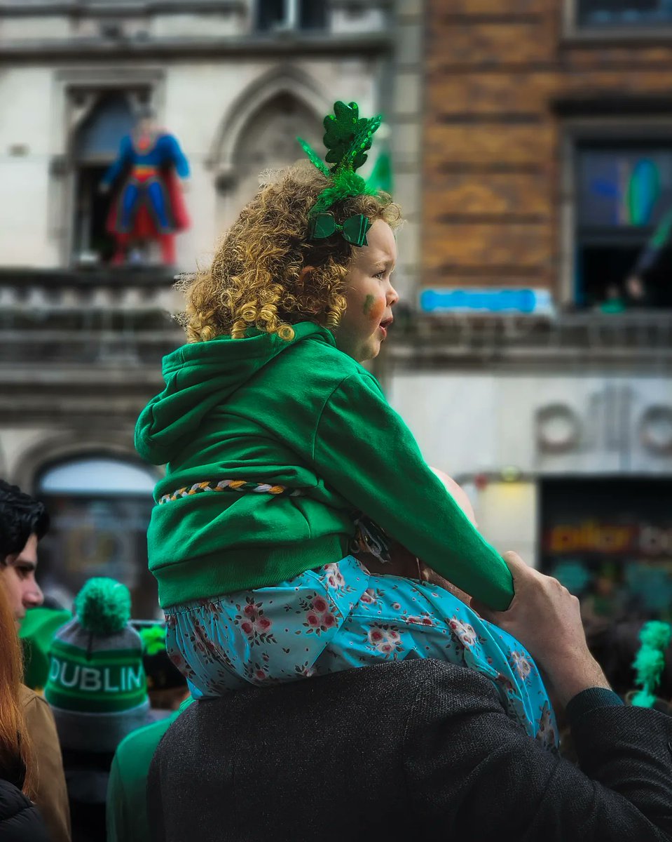 zendagimigzara7's tweet photo. Superhero parents β€οΈ
Happy St Patrick's Day βοΈ
Did you also notice the superhero in the background?
#StPatricksDay2023 #paddysday #HappyStPatricksDay #superheroparents #dublin #ireland #lovindublin #lovindotie #irish_daily #instaireland #streetphotography #withGalaxy https://t.co/FLkCGBCwPT