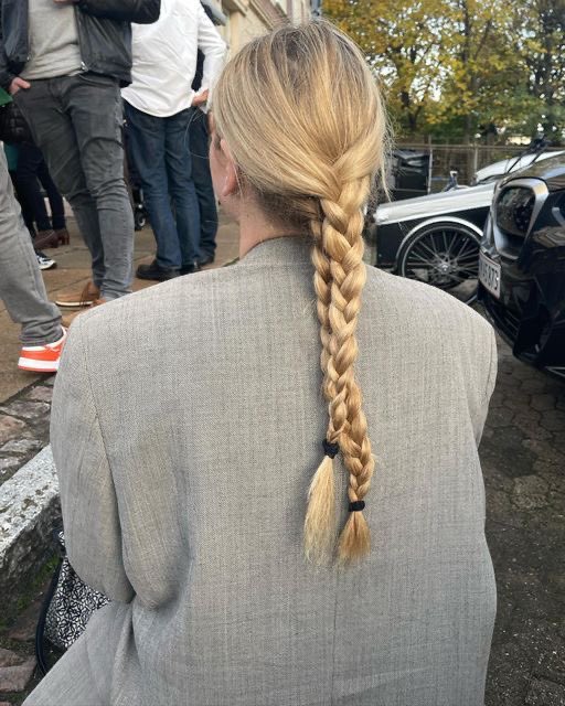 heysisterjp's tweet photo. 春にしたいヘアアレンジ🤍 https://t.co/3tMLbWMAkO