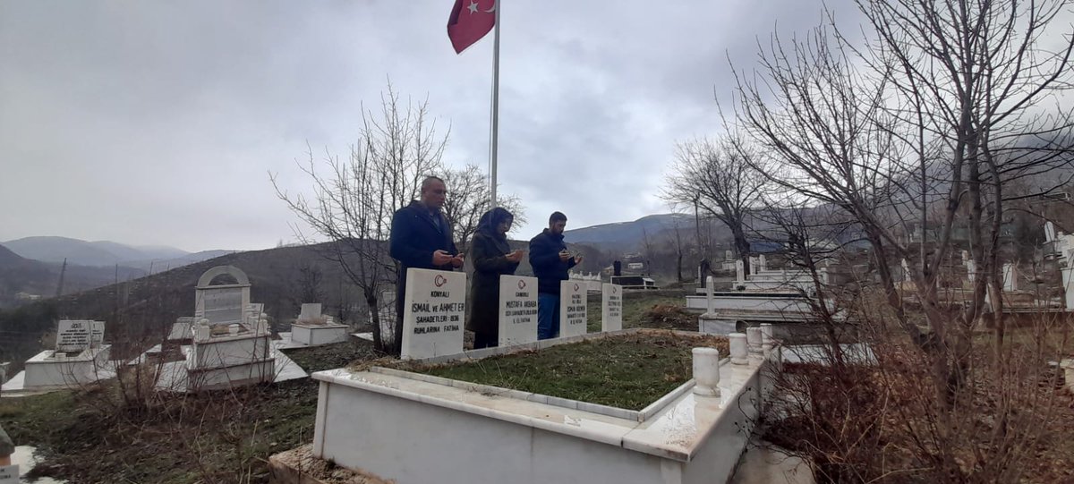 cagnurkilicoglu's tweet photo. 18 Mart Şehitleri Anma Günü ve Çanakkale Zaferi’nin 108. Yıl dönümü münasebetiyle Pülümür ilçemizdeki şehitlerimizin kabirlerini ziyaret ettik. 

Şehitlerimizi rahmet, minnet ve dua ile anıyoruz. https://t.co/6c6K8QLWZj