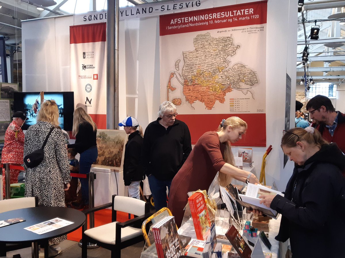 HarriKamarainen's tweet photo. The annual #HistoryDays kicked off in #Copenhagen 🇩🇰 today. Weekend full of panels & debates. As you can see, Danes ❤ #History. 👍 Sadly, #Russia's brutal war in #Ukraine 🇺🇦 still tops the agenda ☹.
@Ulkoministerio
#Historia #Tanska #Danmark #Pohjoismaat #Norden https://t.co/sPD19PHXPj