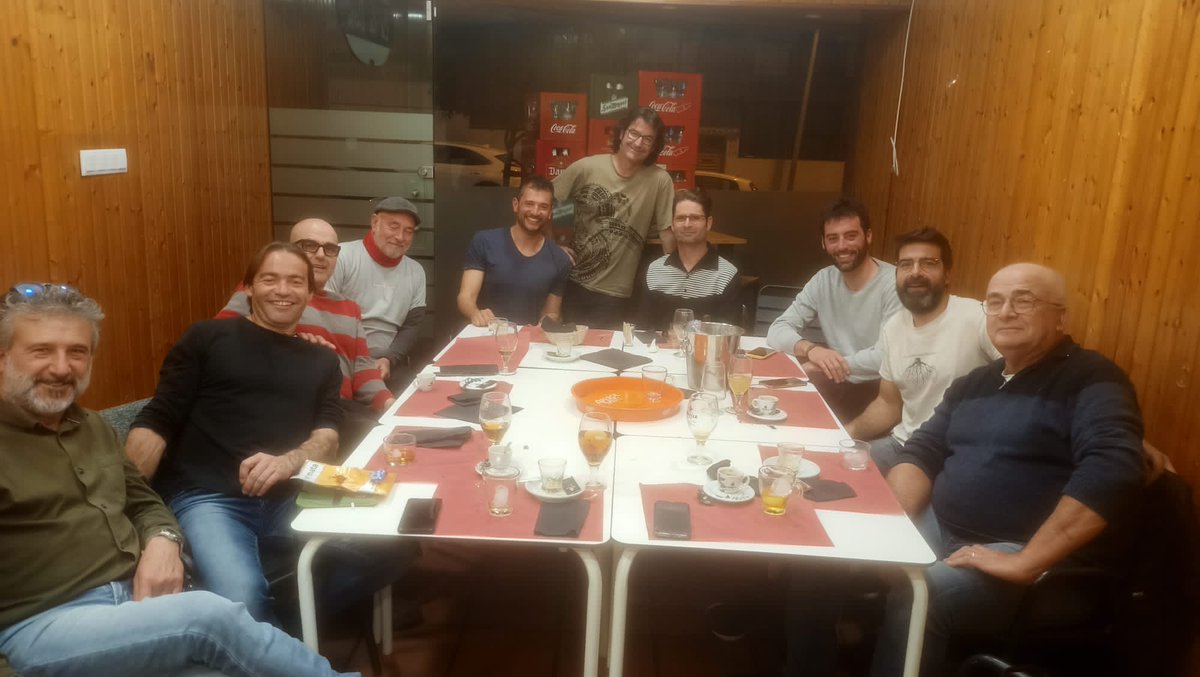 Gran equip! Anem sumant i construint! 
La gràcia d'un gremi es podria resumir en una frase com aquesta...

"Abans competíem i ara cooperem!". 
Seguim!💪🏼