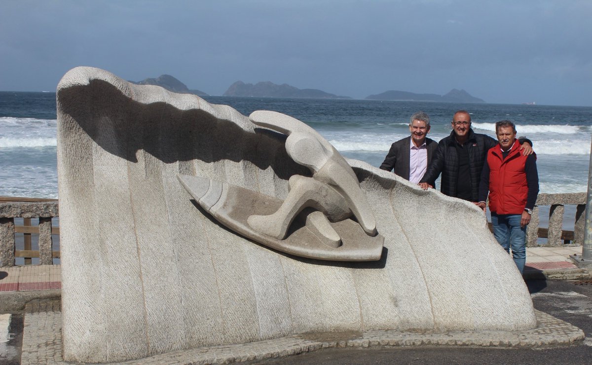 "<a href="/ConcelloNigran/">Concello de Nigrán</a> dedica unha escultura de pedra aos surfeiros. Realizada polo alumnado da #EscolaCantería, sitúase fronte á praia de Prado" 

En <a href="/FaroPontevedra/">Faro Pontevedra</a> 👇
galego.farodevigo.es/comarcas/2023/…