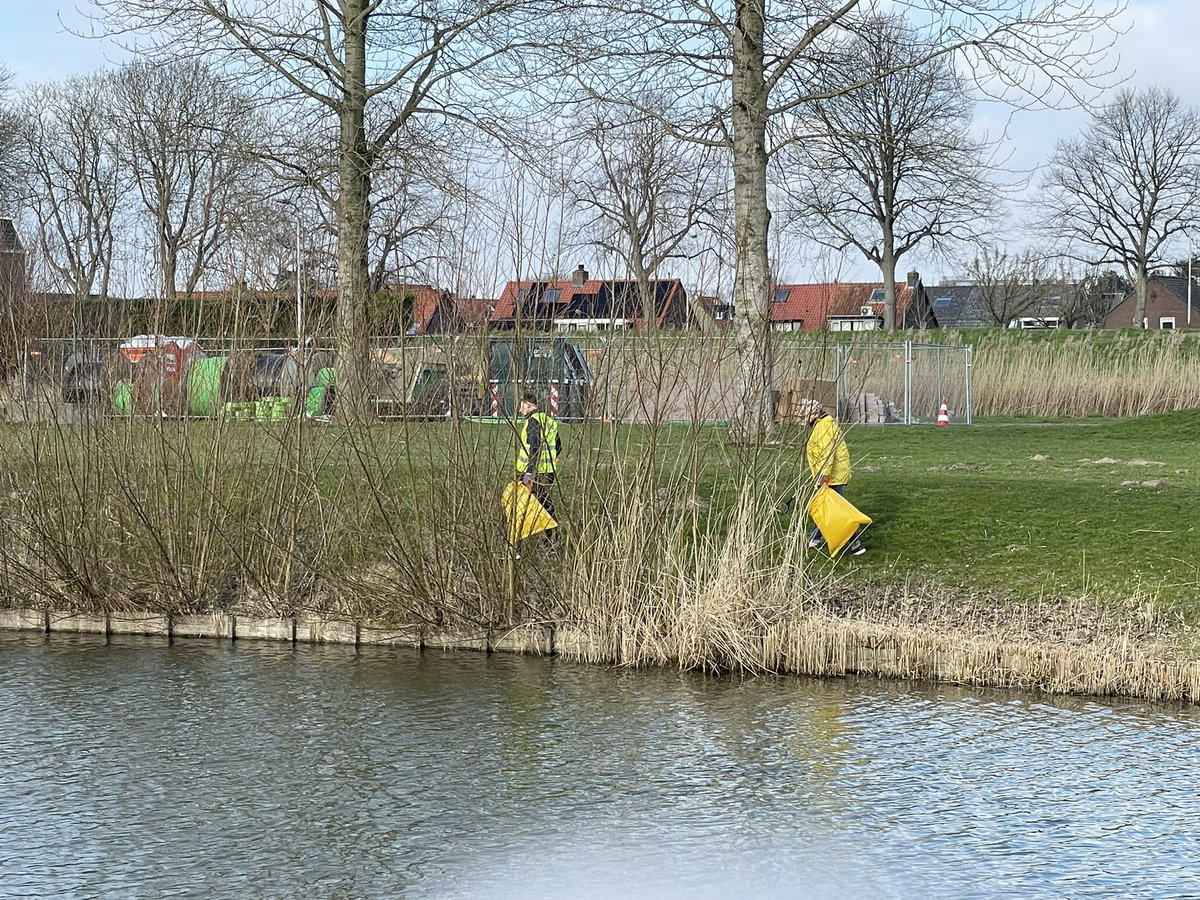 karinkayadoe's tweet photo. We zijn gestart, mooie hulp en ondersteuning van @ScoutingStJoris, eens kijken wat we kunnen rapen met @Leefbaarrkerk #opschoondag https://t.co/0XiAoKXwRP