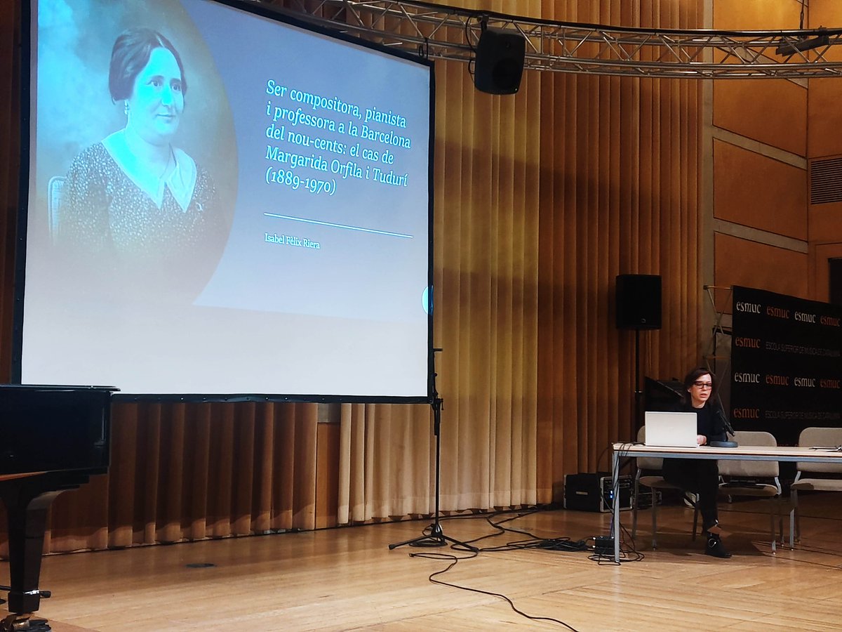 musicologyEsmuc's tweet photo. 🎹Ja per acabar, la Isabel Fèlix ens transportà a la Barcelona del segle XX amb Margarida Orfila: què significà ser compositora, docent i pianista a l'època. Vam poder-ne escoltar la seva música de les mans de la mateixa Isabel Fèlix.
#gendersounds #musicologiaEsmuc @esmuccat https://t.co/fBoAd2etP7