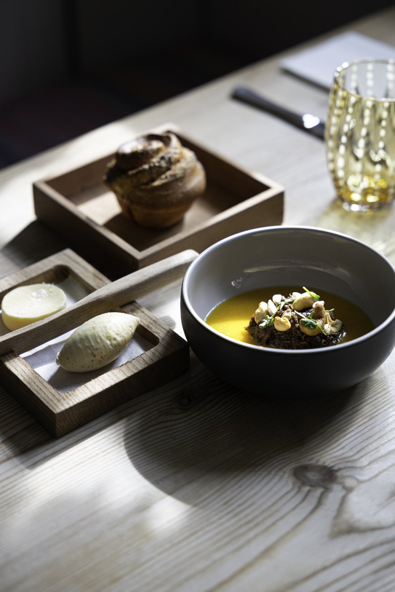 HorseandGroom3's tweet photo. Our soup of the day - braised oxtail, lightly spiced butternut squash, butter roasted cashew nuts. #simplicity @MichelinGuideUK @AAHospitality @HardensBites @GoodFoodGuideUK @GoodHotelGuide 📸@DoubleNstudio https://t.co/MXy8SG40NM