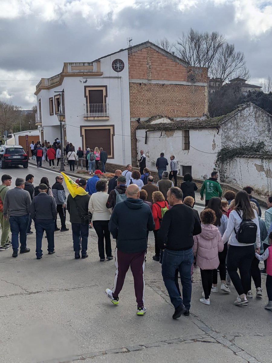 AfectadosRonda's tweet photo. #SalvemosSetenil en marcha!! 
Ni en tu pueblo, ni el mío! #RenovablesSíPeroNoAsí 
#SalvemosAcinipo 
@Cepsa Fuera de la Serranía de Ronda @GraylingES stop #greenwashing https://t.co/FnJ1zNDtj8
