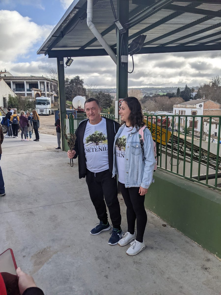 AfectadosRonda's tweet photo. #SalvemosSetenil en marcha!! 
Ni en tu pueblo, ni el mío! #RenovablesSíPeroNoAsí 
#SalvemosAcinipo 
@Cepsa Fuera de la Serranía de Ronda @GraylingES stop #greenwashing https://t.co/FnJ1zNDtj8