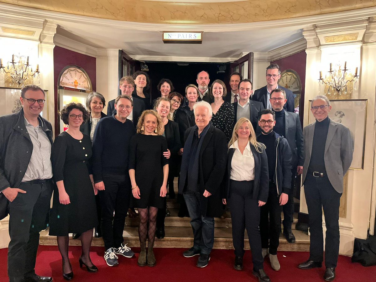 Soirée théâtre aux Bouffes Parisiens avec la Chambre Interdépartementale des Notaires
de Maine et Loire, Mayenne et Sarthe. Un très beau moment passé devant la pièce "Sens-dessus-dessous" d’André Dussolier !