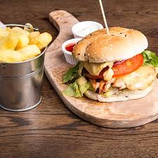 Bennytouzine's tweet image. Beste restaurants,

Stop alsjeblief, ALSJEBLIEF, I'm begging you, met die houten planken en al die andere toestanden. Wij willen gewoon gewone borden. Stop hier aub mee.

Alvast bedankt.

Mvg,
Benny