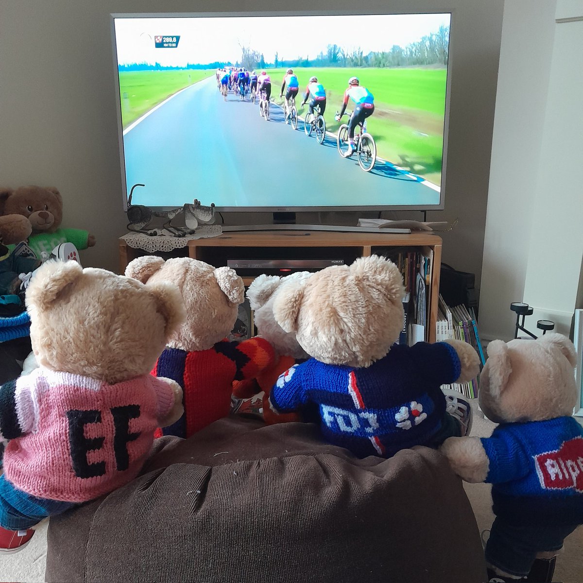 SkyTedTravels's tweet photo. Only one place to be on a wet day (unless there) π»π»π»π»π» watching @Milano_Sanremo with friends!
May the best π» win!
#MSR
#milanosanremo #procycling #fanbears #Italy https://t.co/0fE2VwxFcN