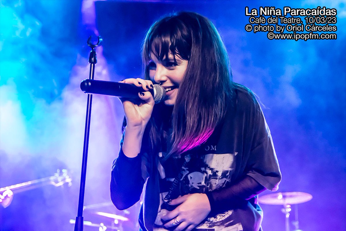 MaydayLleida's tweet photo. Ara que ha passat una setmana, només ens queda donar les gràcies a @laparacaidas i @WGuineu pels 2 enormes concerts que ens van oferir al @cafedelteatre 

I, clar, al públic assistent pel caliu i les ganes de passar-ho bé

Fotons de @PirataLlucifer i @Alex_EOS 

@PropagandaPFet https://t.co/mxJ8NDDC0r