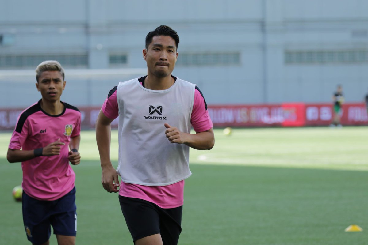 HougangUnited's tweet photo. Warming up 🔥⁣⁣
⁣⁣
#HGFC #1H1H #SPL #YGLHOU #CafeFootballSG #CareSingapore #Myprotein #MyproteinSingapore #thephysiocircle #speedfitsg #starbalmsg https://t.co/fJ6YtgNXU2