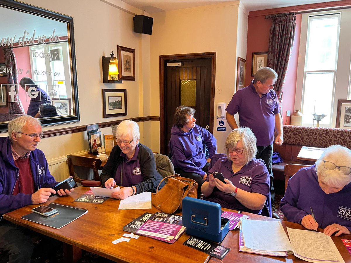 GGDPMF's tweet image. The Committee is hard at work processing your orders at The Star! Great to see so many of you coming to say hello and securing your tickets for this year’s Festival 👋🎫🎵

Not got yours yet? There’s still time… we’ll be here until 11am 🕚