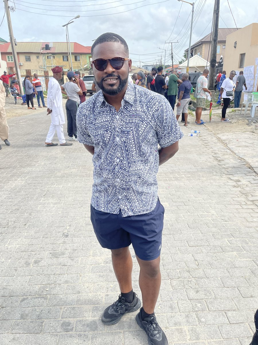 Reporting live from Ikate , Lagos.

Standing by to cast my vote 🗳️ 

Everything calm at the moment 

Military men on ground in solid numbers 

#NigeriaDecides2023