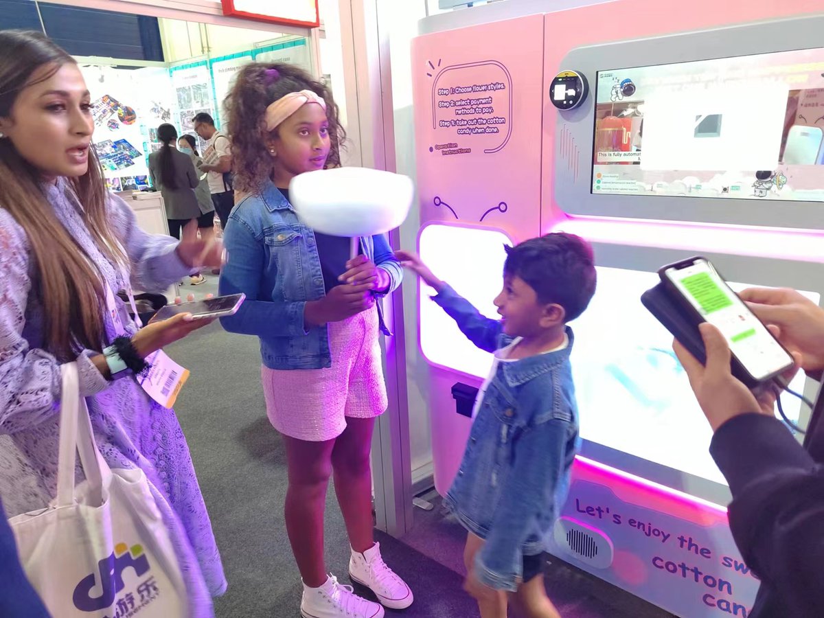 sunzeerobot's tweet photo. We participate in the exhibition in Dubai cotton candy machine https://t.co/69UJETlIPO