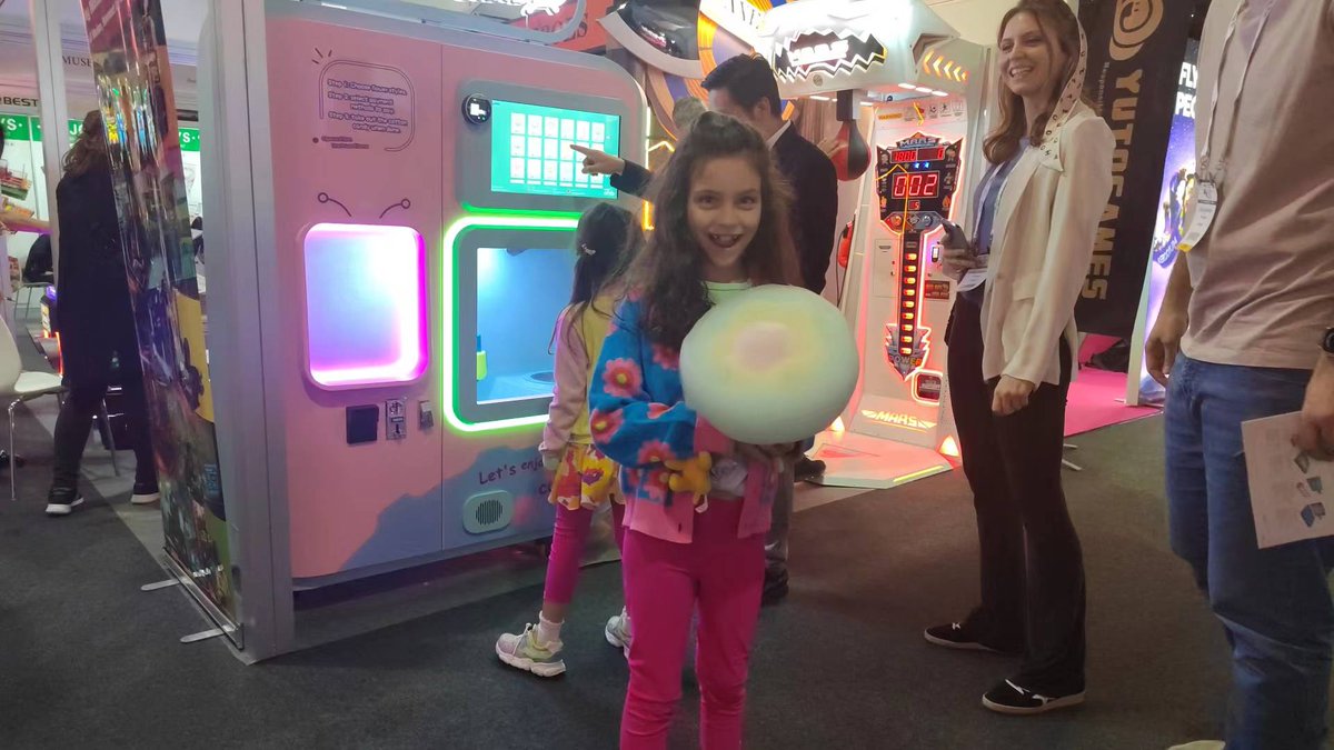 sunzeerobot's tweet photo. We participate in the exhibition in Dubai cotton candy machine https://t.co/69UJETlIPO