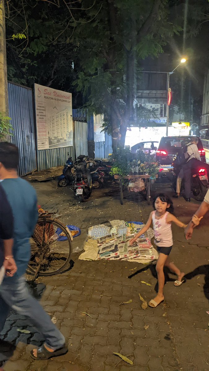 NeilDSilva8's tweet photo. @mybmcWardRN @mybmc hawkers in IC colony blocking not only the footpath, but now the road as well. Where are vehicle owners supposed to drive and park? Please act on this. Location: between IC church and A1 Superbazar. https://t.co/wgraabP24z