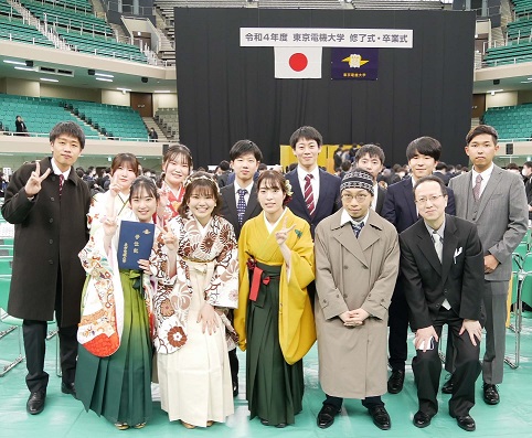 TDU_webmaster's tweet photo. 本日、日本武道館において、東京電機大学 修了式・卒業式が行われました。ご卒業おめでとうございます🌸
皆様の益々のご活躍をお祈り申し上げます。
#東京電機大学　#卒業式　#TDU https://t.co/OqGtfNMTh9