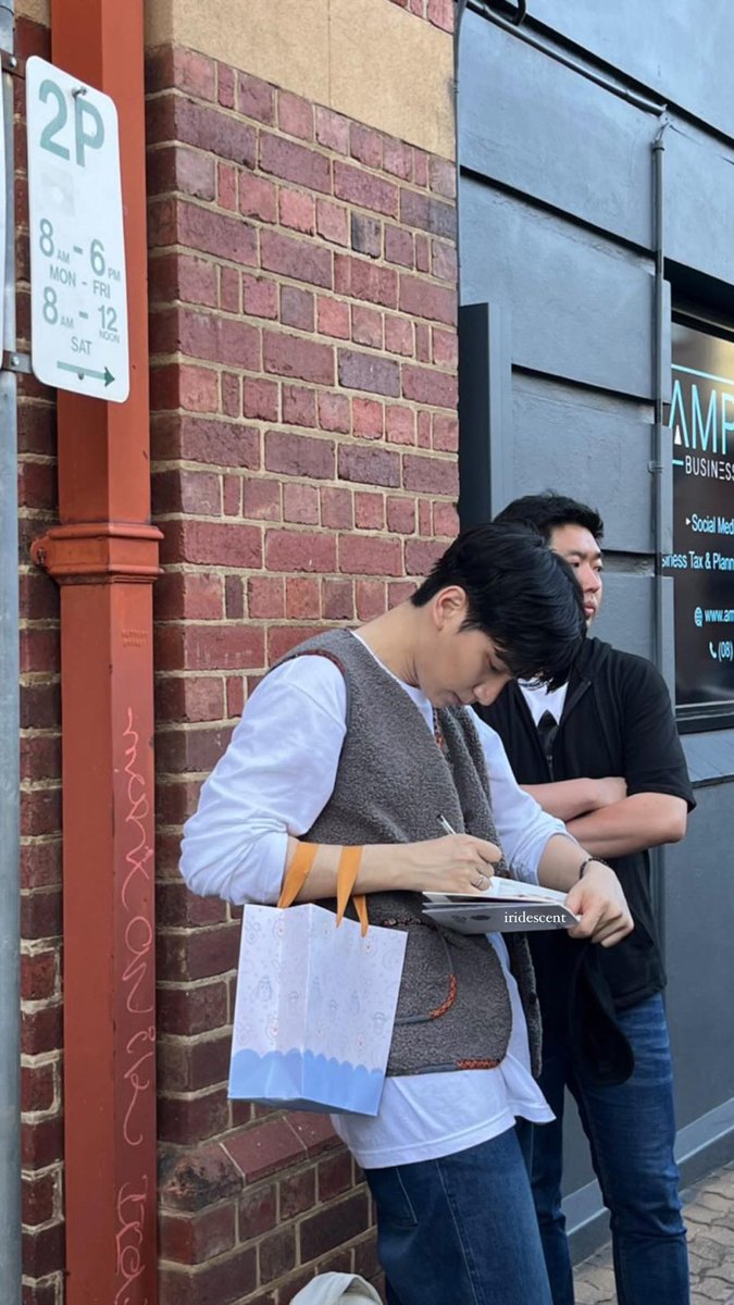 hyuk_in_flight_'s tweet photo. 공익을 위해... 뉴짤 추가합니다 이참에 친구랑 짱친먹어야겠음ㅋㅎㅋㅎㅋㅎㅋㅎㅋㅎㅋㅎ
빅스반지 야무지게 잘 끼고있네💙💛 수고했어요!!🧚 @HSangHyuk https://t.co/82jejZ4waf
