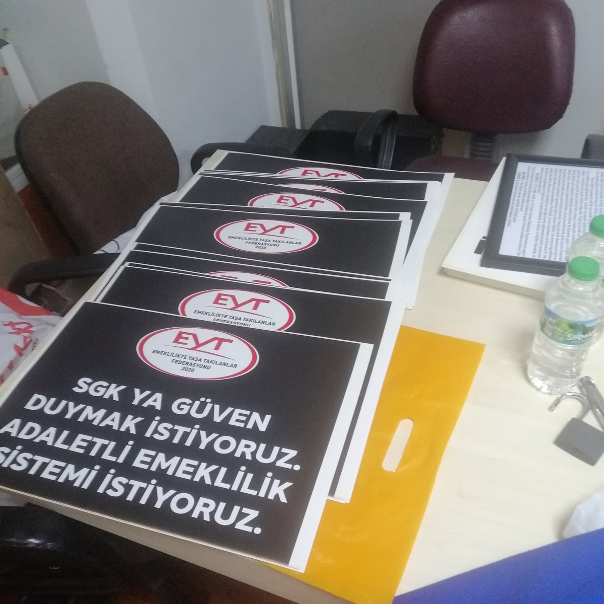 Basın açıklamamız için hazırlıklarımıza son sürat devam.

EMEK var, HAK var, ADALET arayışımız var.

Seçim öncesi MAĞDURİYETLERİMİZİ @UsakEytsydD <a href="/KayseriEytSydD/">KAYSERİ EMED DERNEĞİ</a> <a href="/EytsyddManisa/">ManisaEYTSYDD</a> <a href="/Eytdenizli1/">Denizli Emekçi Emekliler Derneği</a> @EytSydDer <a href="/BilecikEytSydD/">BİLECİK EYTSYDD</a> <a href="/ADANAEYTSYD/">@AdanaEytSYDD</a>     derneklerimizle eş zamanlı HAYKIRACAĞIZ.

19