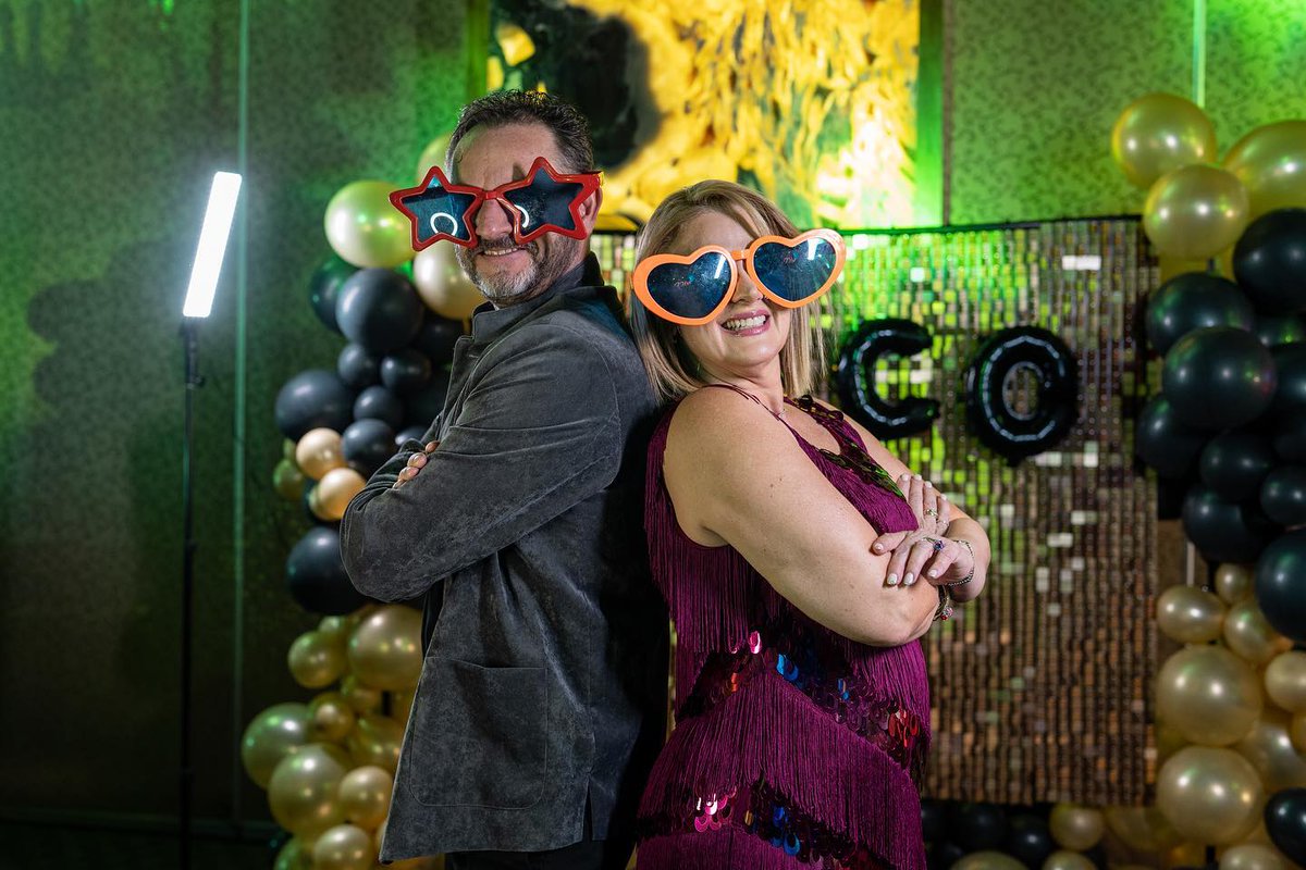 anapaula_silvaB's tweet photo. #Repost #xanadu
@ebuenfil y @fastlicht disfrutando en el Photoboot 360• 
Hermosos 🥰
#xanadu #xanadú #xanadufilm #xanadufoto #xanadufotofilm #erikabuenfil #fastlicht #photobooth #photobooth360 https://t.co/jH2XLKMNTI