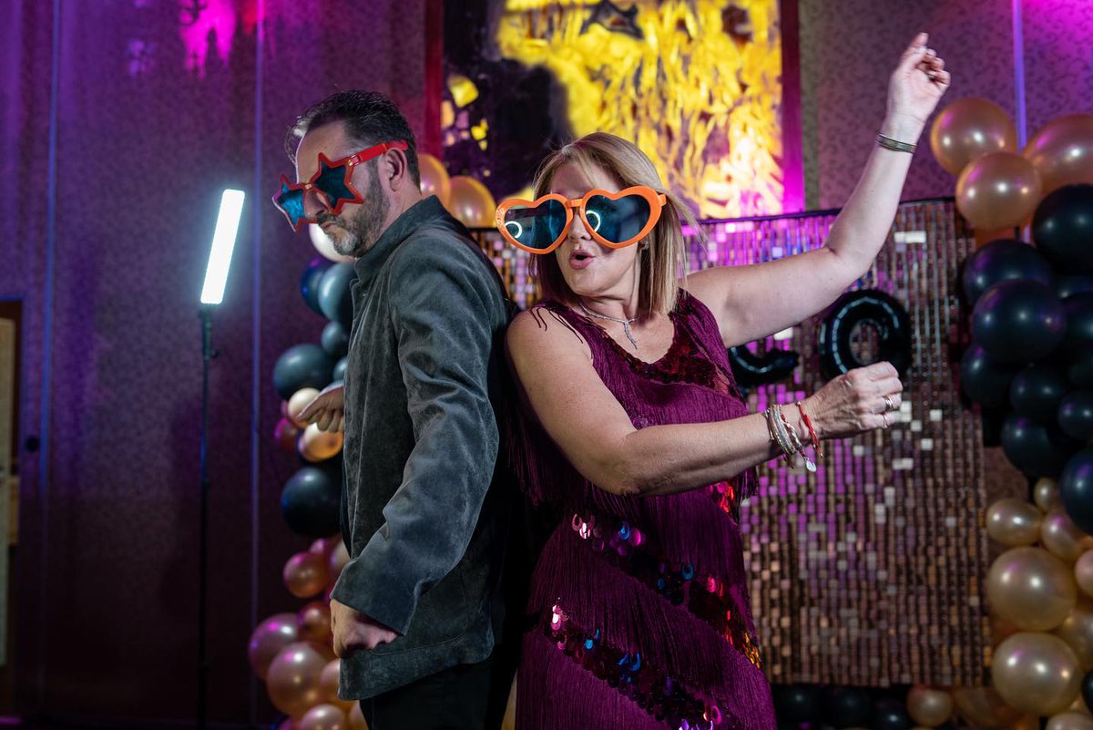 anapaula_silvaB's tweet photo. #Repost #xanadu
@ebuenfil y @fastlicht disfrutando en el Photoboot 360• 
Hermosos 🥰
#xanadu #xanadú #xanadufilm #xanadufoto #xanadufotofilm #erikabuenfil #fastlicht #photobooth #photobooth360 https://t.co/jH2XLKMNTI