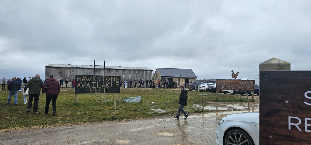 What a surprise this was! @RetroRobV8 surprising me for my birthday at Diddly Squat Farm. <a href="/JeremyClarkson/">Jeremy Clarkson</a>