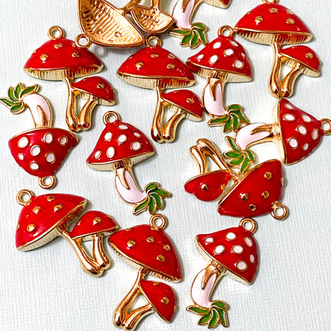 MUSHROOM Large Gold-Tone Enamel Charm Pendant 27mm

kawaiisquirrel.co.uk/collections/ne…

#kawaii #fungi #uksmallbiz #enamel #woodland #pendant #shoplocal #happymail #mushrooms #goldtone #popular #crafting #Polkadot